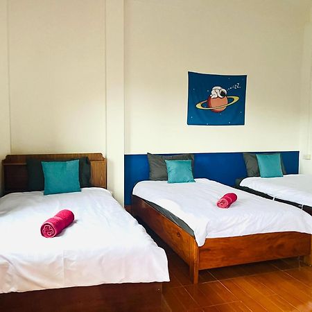 1 Min To Slow Boat Guesthouse Konekeo Экстерьер фото